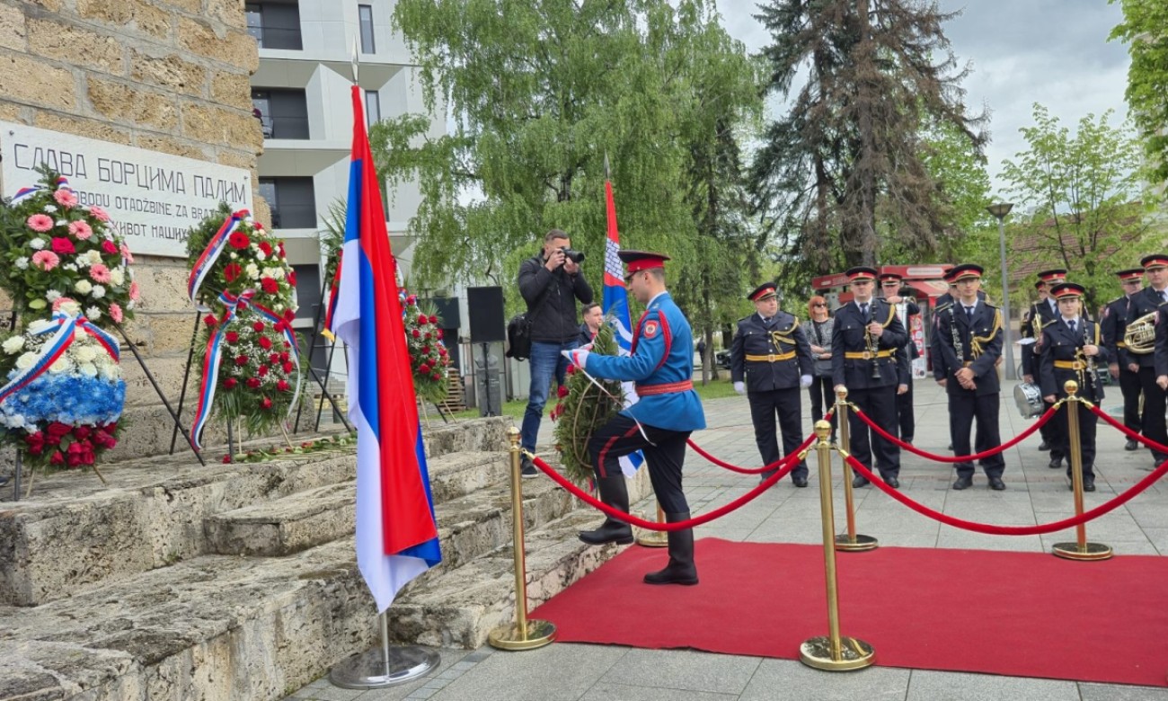 Zvaničnici na Trgu palih boraca: Hvala precima što se danas ponosimo Banjalukom