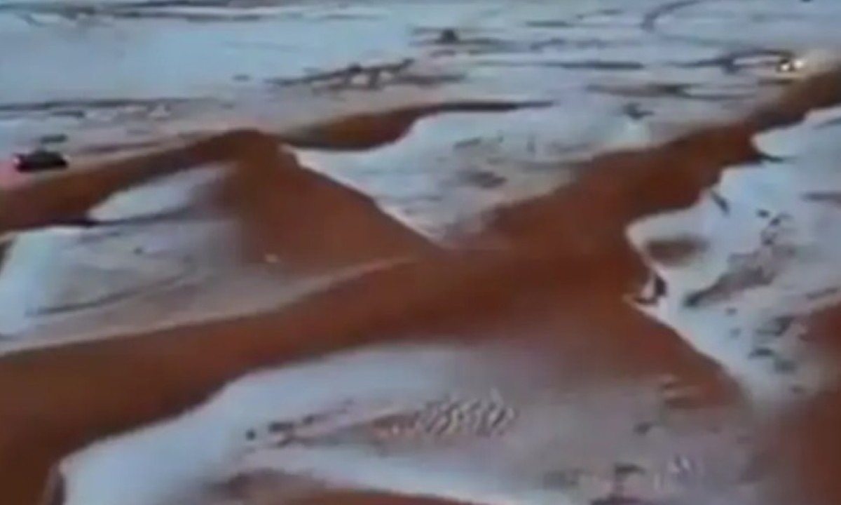 Nesvakidašnji prizor: Pustinja u Saudijskoj Arabiji prekrivena gradom VIDEO