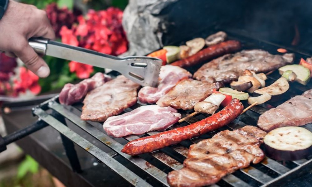 Ako pravite roštilj za Prvi maj – ovo morate da probate: Trik zbog kog će svi hvaliti vaše meso