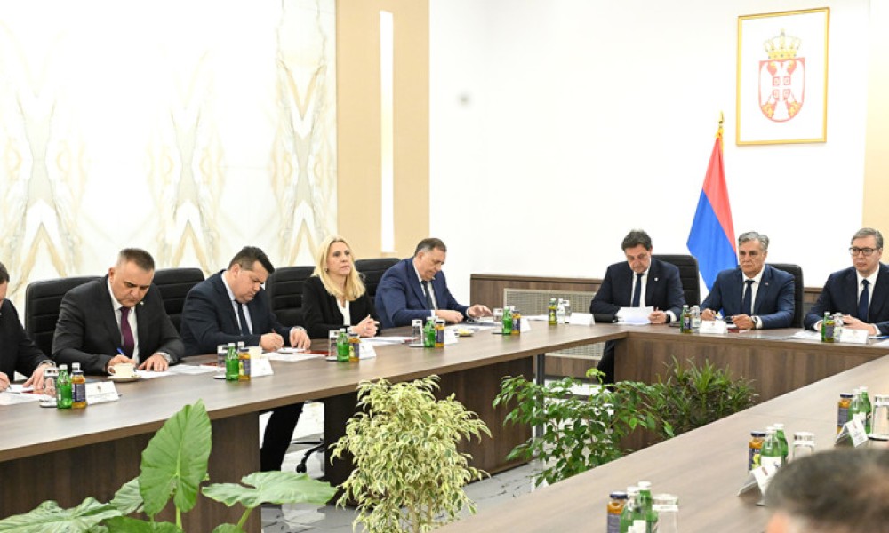 Sastanak u kasarni: Rukovodstvo Srpske sa Vučićem i vojnim vrhom Srbije