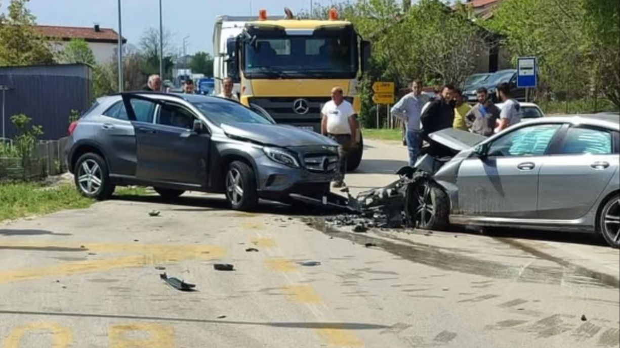 Sudar tri vozila: Povrijeđeno više osoba