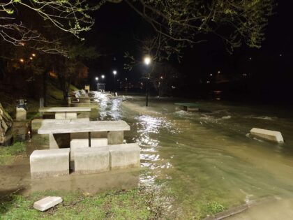 Potop u Banjaluci! Popularna plaža “nestala” ispod Vrbasa FOTO