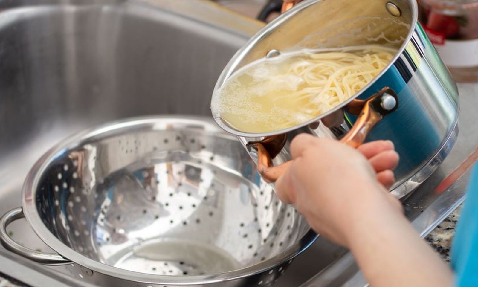 Zašto nikada ne treba ispirati tjesteninu hladnom vodom