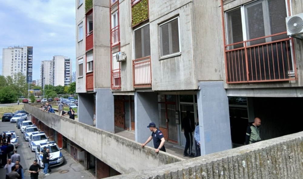 Starac nađen u garaži u donjem vešu: Ubica ga udario čekićem u potiljak, pa pobjegao!?