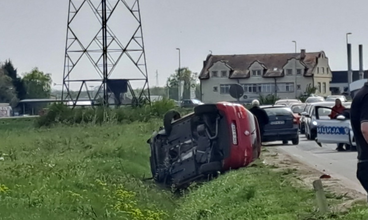 Sudar dva vozila: Otežano odvijanje saobraćaja, na licu mjesta policija