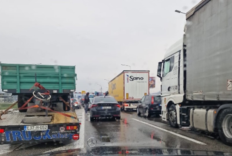 Velike gužve u saobraćaju: Sudar tri auta na ulazu u Banjaluku