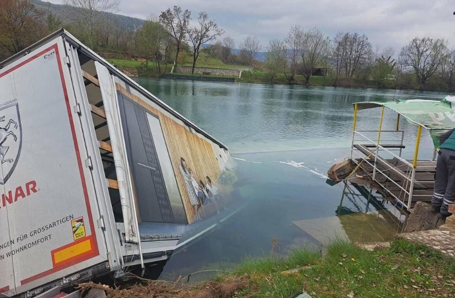 Brat bivšeg fudbalera u BiH: Ovo je mladić koji se utopio u rijeci Uni FOTO