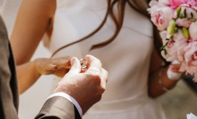 Ljubav krunisali brakom: Na “ludi kamen” u Banjaluci stala samo dva para