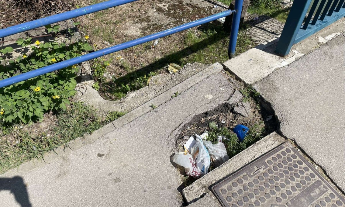 Vidi li neko da Zeleni most propada?! Banjalučka “uzdanica” puna rupa i smeća FOTO
