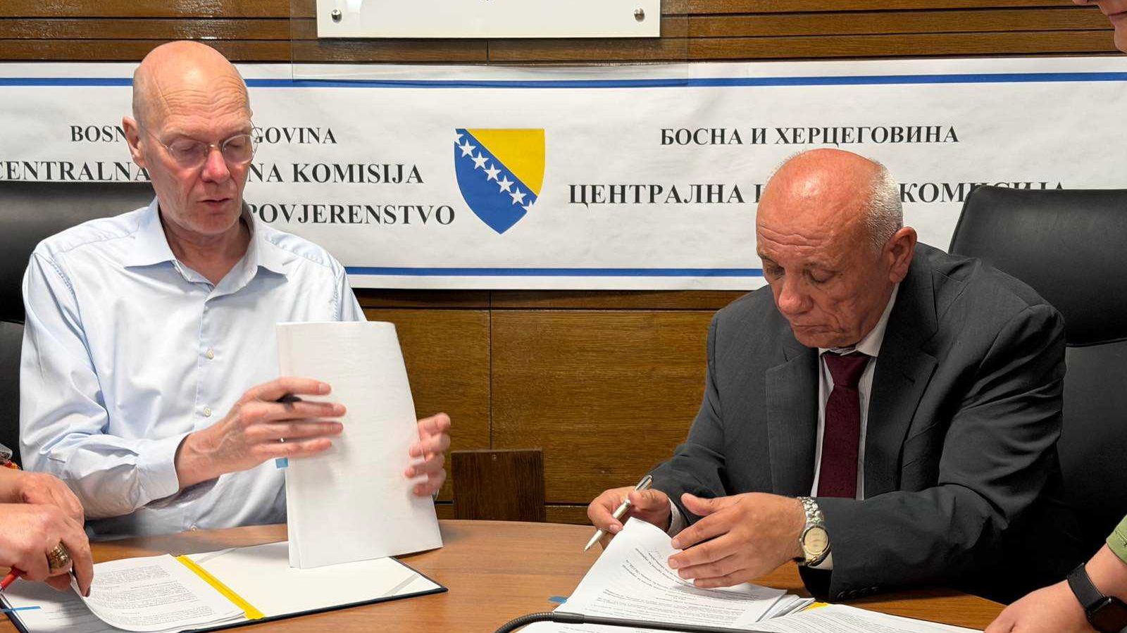 CIK BiH potpisao ugovor sa firmom “Smartmatik” uprkos žalbama: Slijedi uvođenje biometrije na izborima