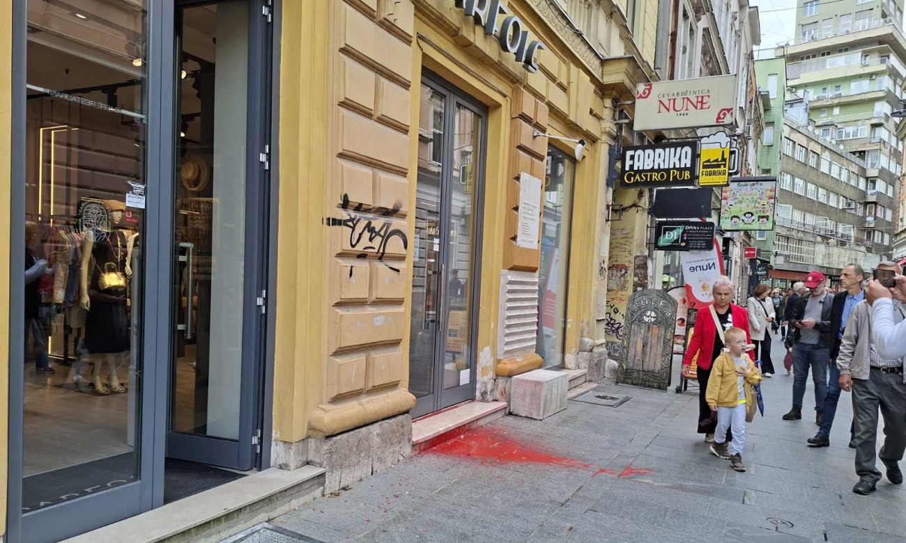 Radnje otvorene: Grafiti na srpskim firmama u Sarajevu obrisani