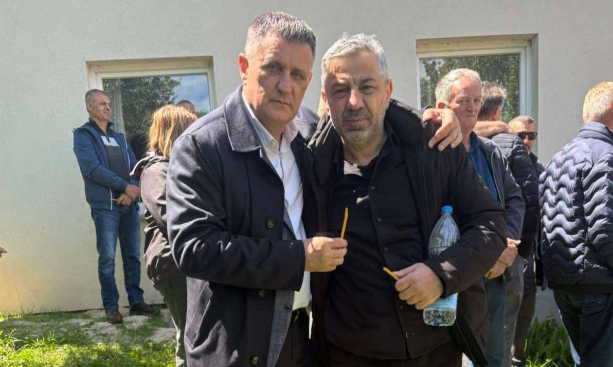 Teški dani za Jovana Perišića: Đajić objavio fotografiju sa sahrane pjevačeve majke