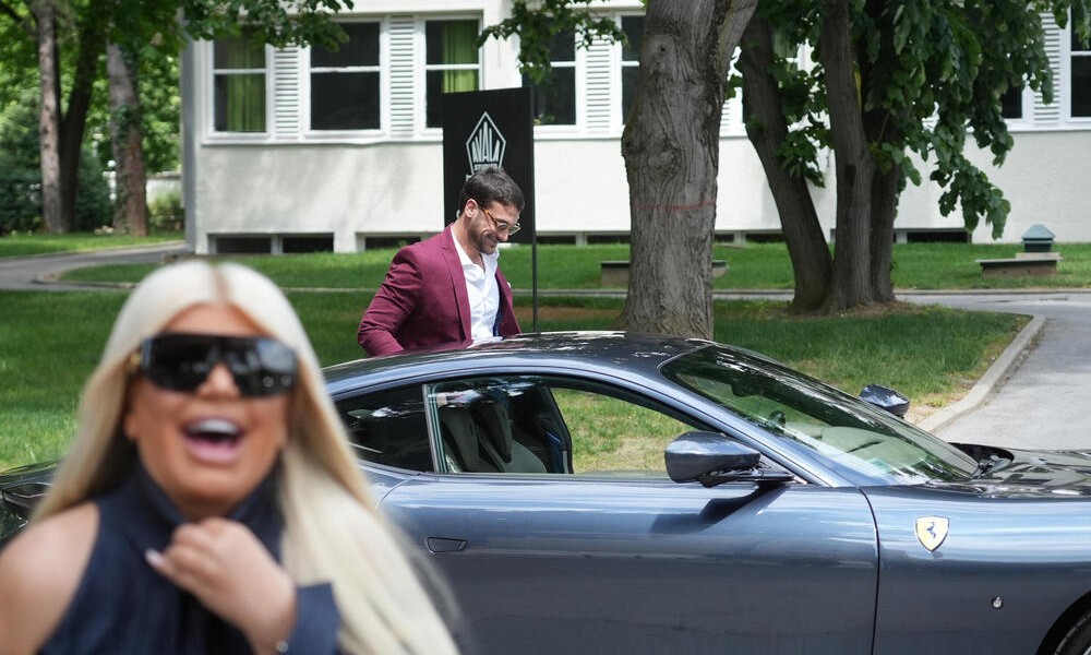 Pao i poljubac: Dara Bubamara po prvi put pokazala svog mlađeg dečka FOTO/VIDEO