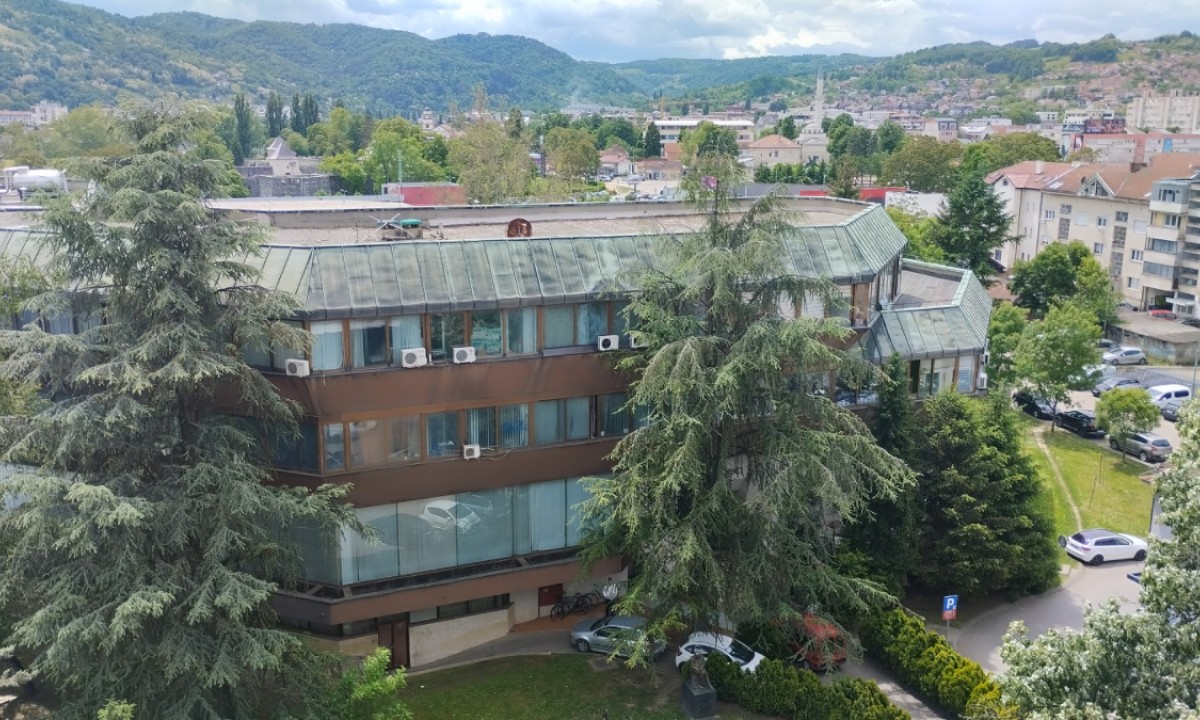Krov prokišnjava, ventilacija mrtva: Zgrada koja čuva blago Srpske propada pred očima Banjaluke FOTO