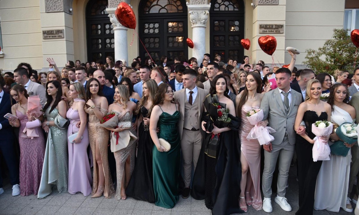 Zvuk koji spaja generacije: Evo zašto svi gimnazijalci pjevaju „Gaudeamus igitur“ FOTO/VIDEO