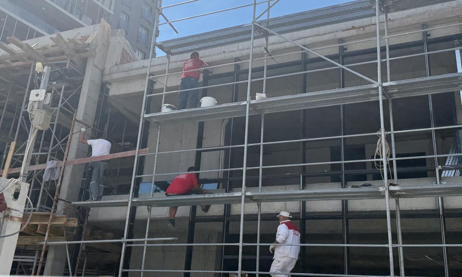 Idu vrućine, radnika nema: Koliko danas zarađuju građevinci i zašto svi odlaze FOTO