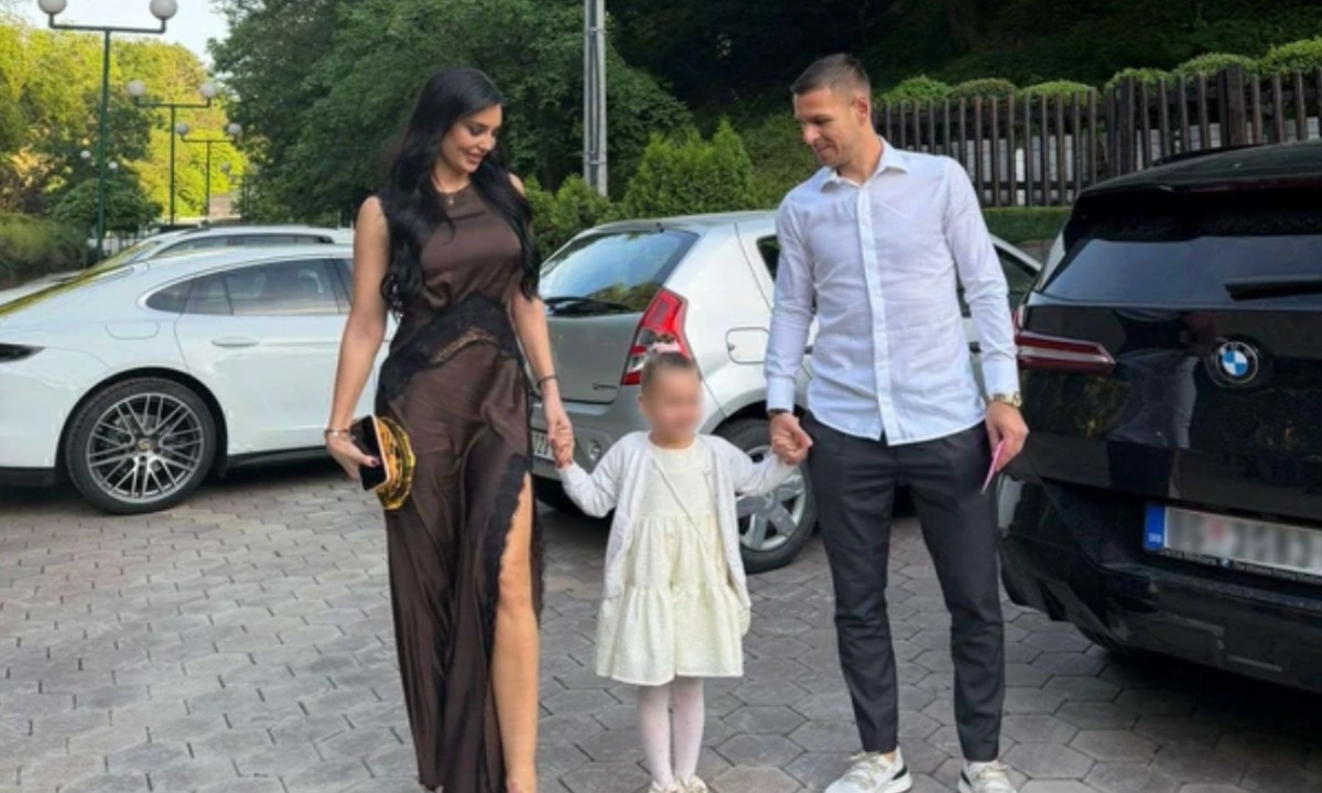 Izmamila poglede: Kaća Grujić se pojavila sa mužem i kćerkom na proslavi