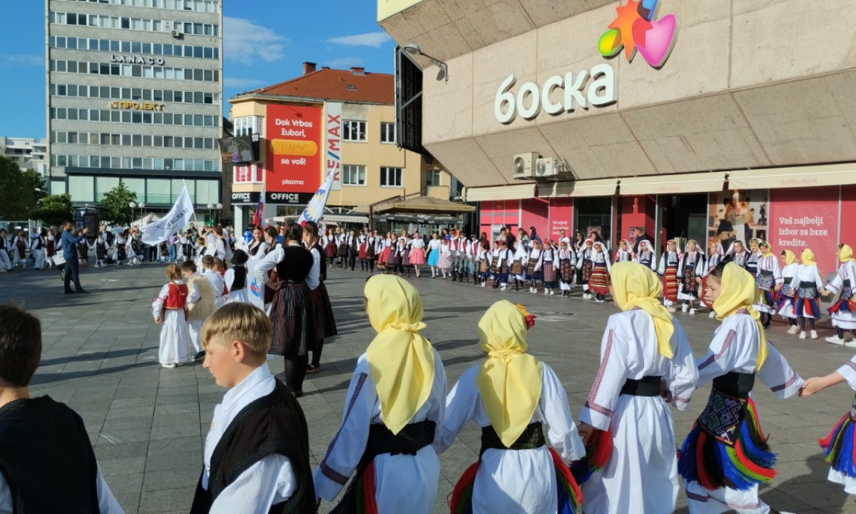 Spasovdansko kolce u centru Banjaluke: I Slovaci pokazali da umiju da igraju FOTO/VIDEO