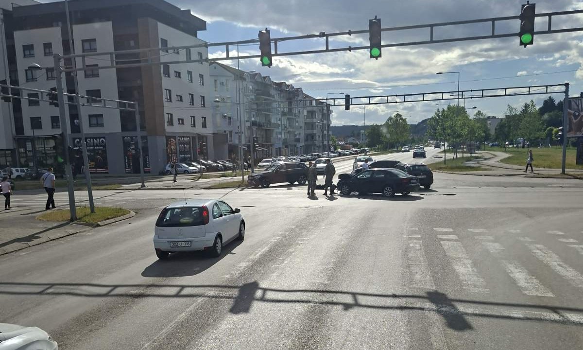 Policija na terenu: Sudar na raskrsnici u Banjaluci