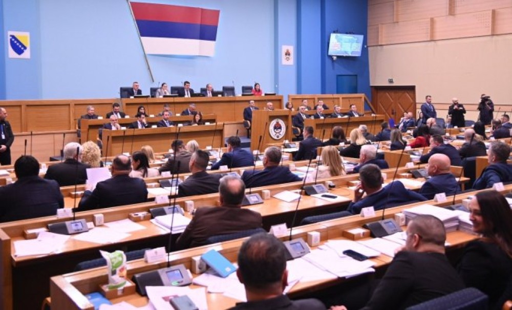 Glasalo 57 poslanika: Usvojena deklaracija o zatvaranju OHR u BiH FOTO