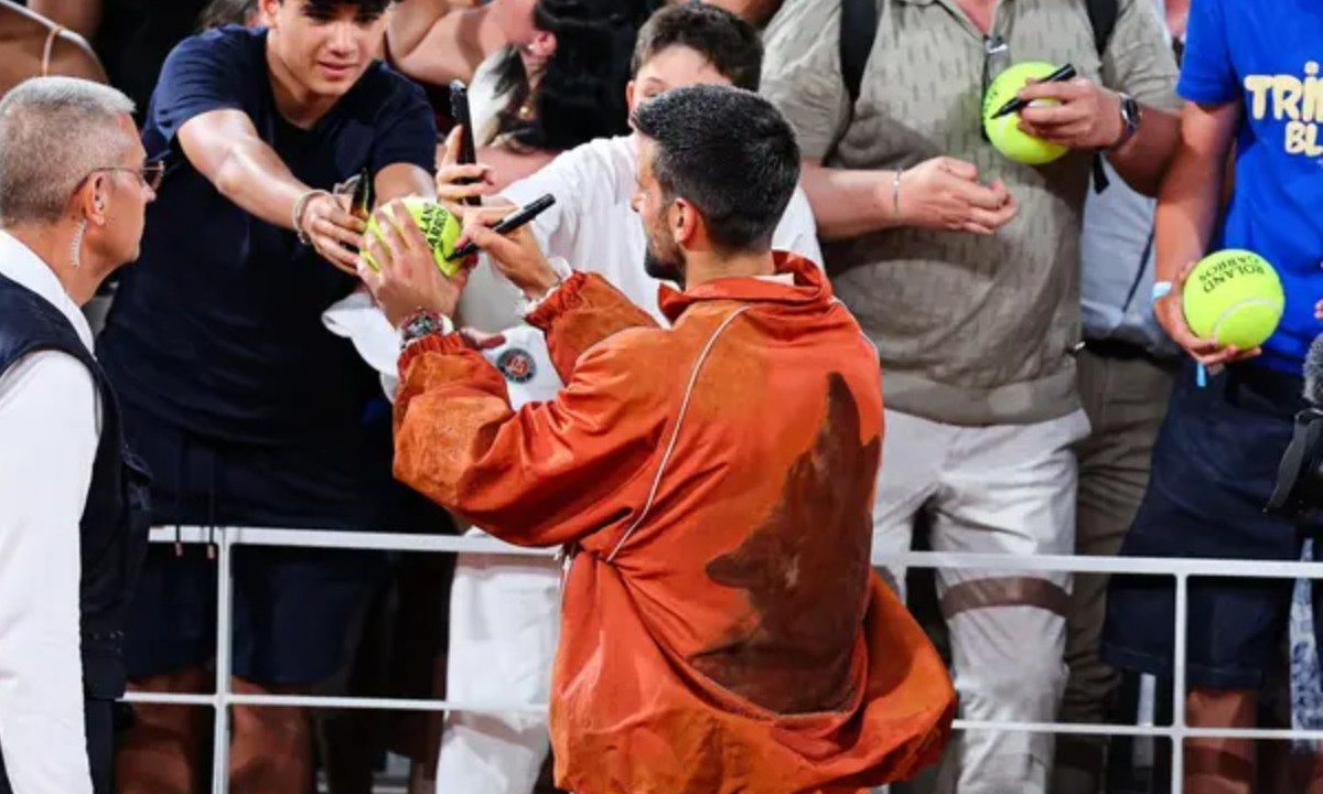 Nole otkrio zbog čega nosi jaknu sa vukom: Vrlo sam počastvovan VIDEO