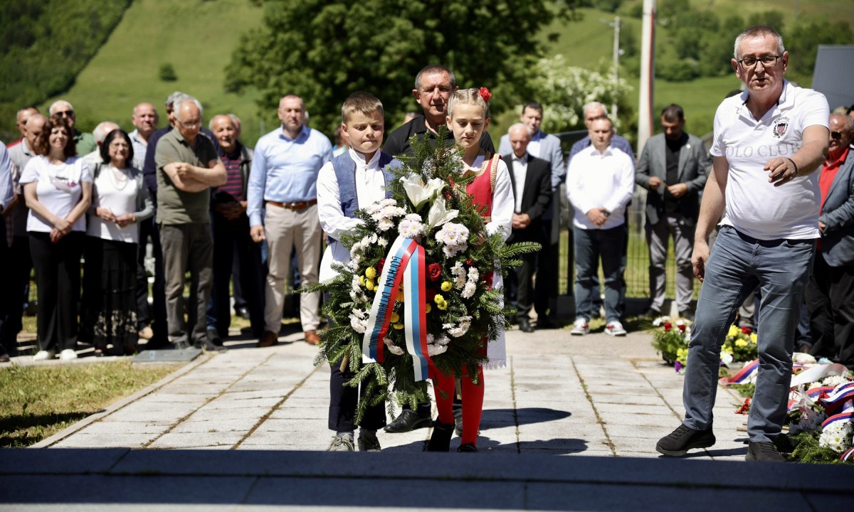 Služen parastos za 52 poginula i preminula borca na Palama: Njihova žrtva nikada ne smije biti zaboravljena