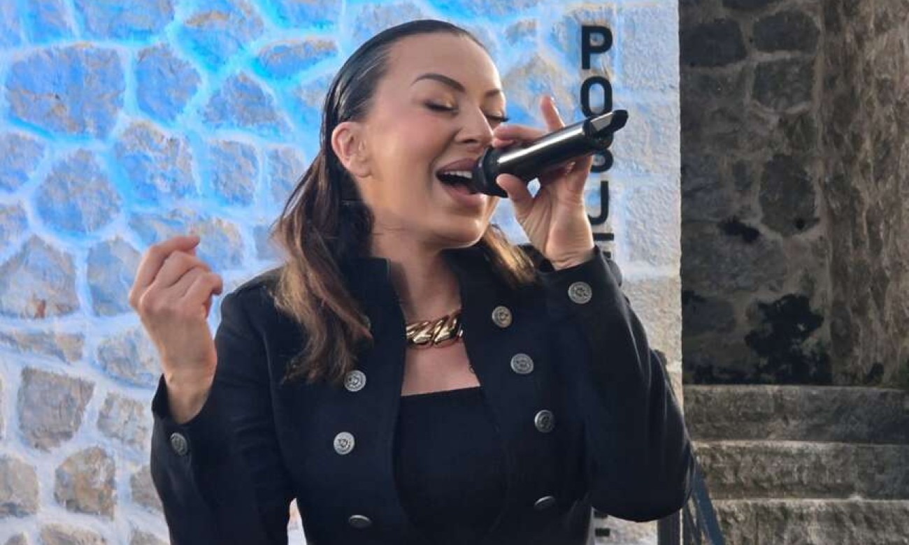 Povratak u rodni grad: Romana zapalila Kastel hitovima i emocijama