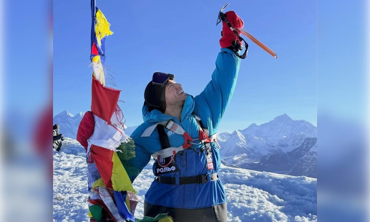 Podvig ruskog alpiniste: Popeo se na Mont Everest koristeći samo ruke