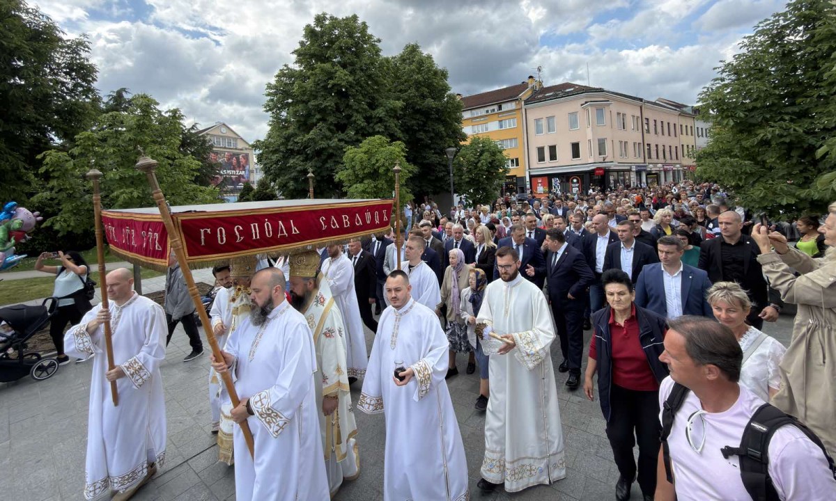 Brojni vjernici u centru Banjaluke: Počela Spasovdanska litija FOTO