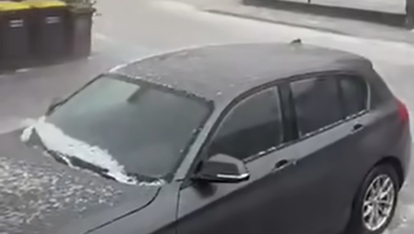 Narandžasti alarm na snazi: Olujni vjetar pravi haos širom Slovenije VIDEO
