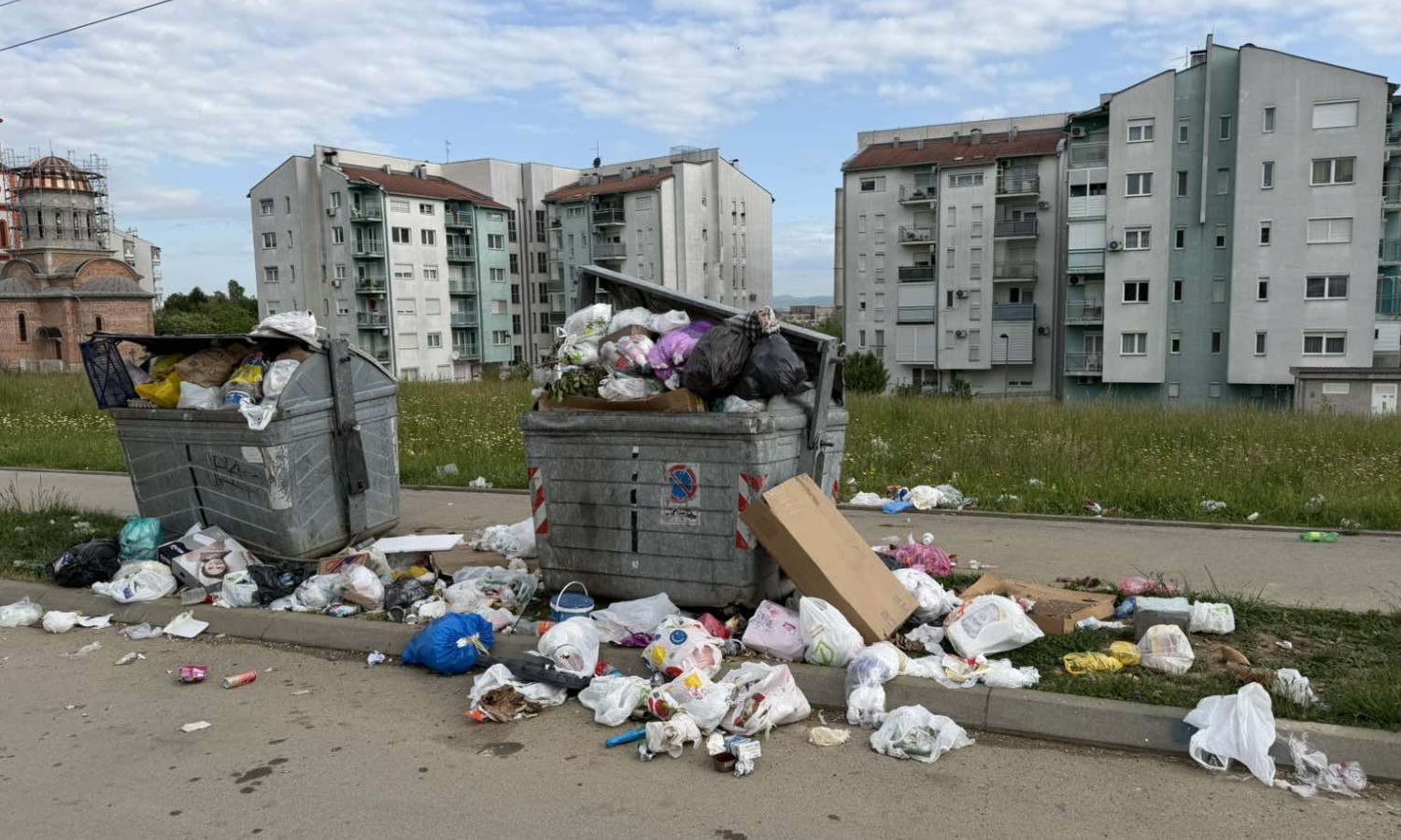 Smeće na sve strane u banjalučkom naselju: Grad se pravda, mještani traže hitnu reakciju FOTO