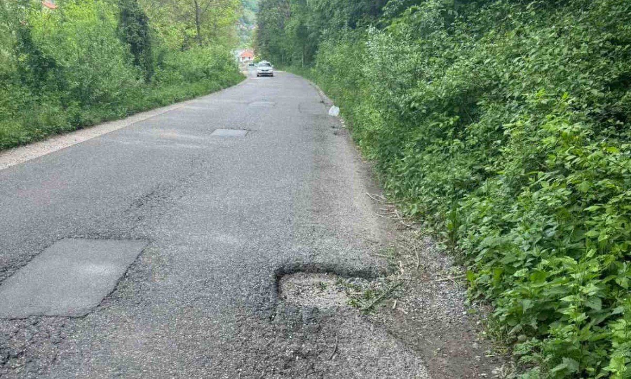 Haos u banjalučkom naselju: „Put je katastrofa, juče sam probio dvije gume ispred škole!“ FOTO