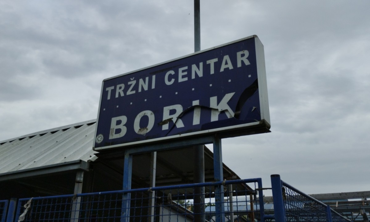 Dobili rok, moraju da sele: Definitivan kraj pijace u Boriku, vlasnik traži investitora za zgradu FOTO