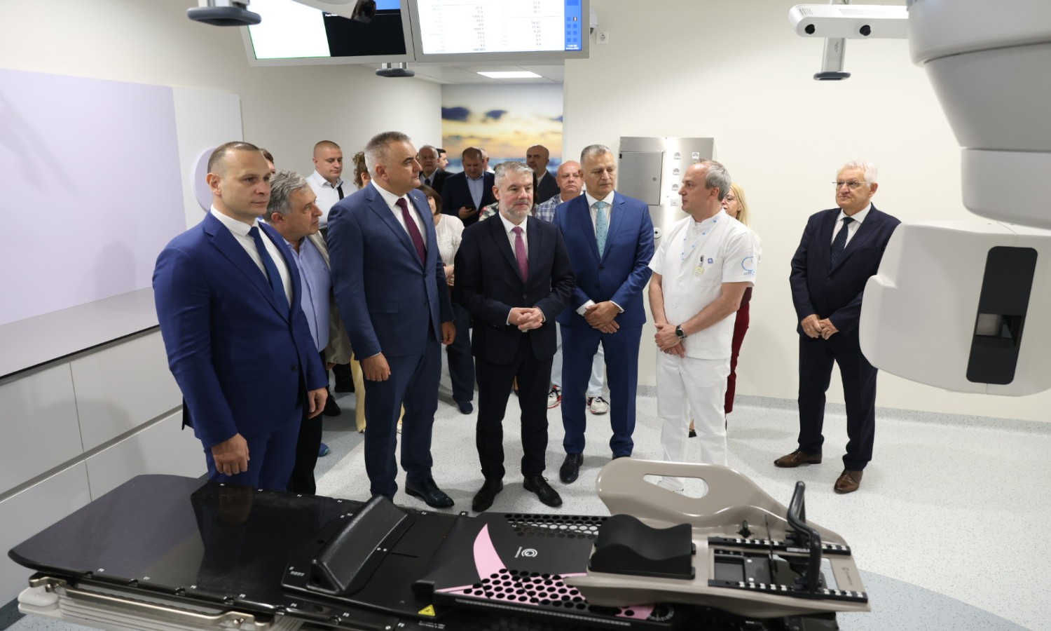 UKC dobio najsavremeniju opremu za terapiju malignih oboljenja: Stigao treći linearni akcelerator FOTO