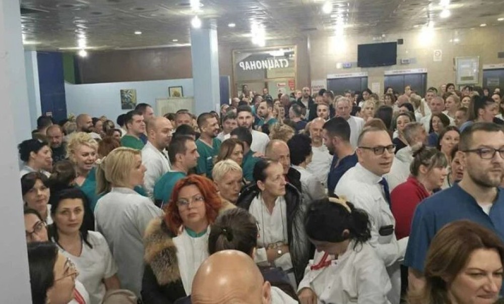 Sindikalci sa Šobotom: Odlučeno ko će u UKC dobiti zdravstveni dodatak i kome će biti priznat fakultet FOTO