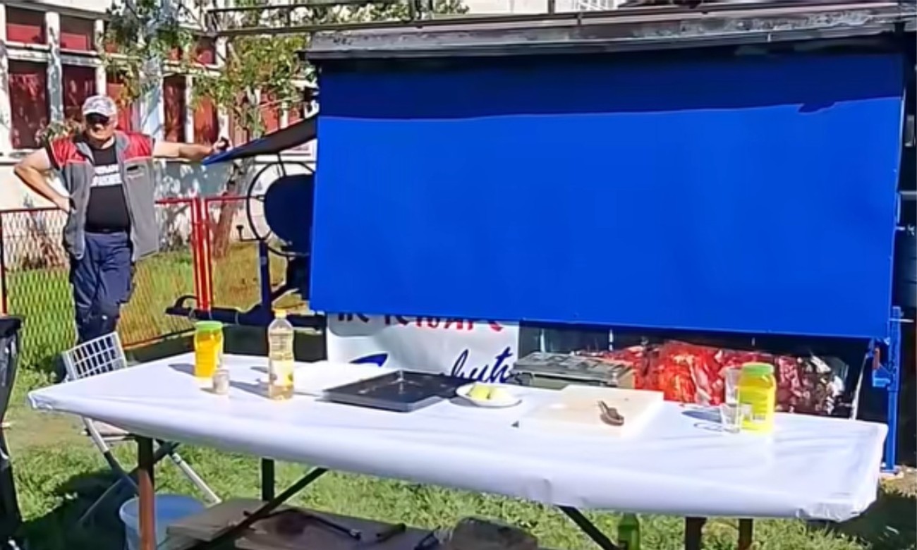 Direktor škole u Banjaluci novu funkciju časti pečenjem: Nije vo, nego malo veće tele VIDEO