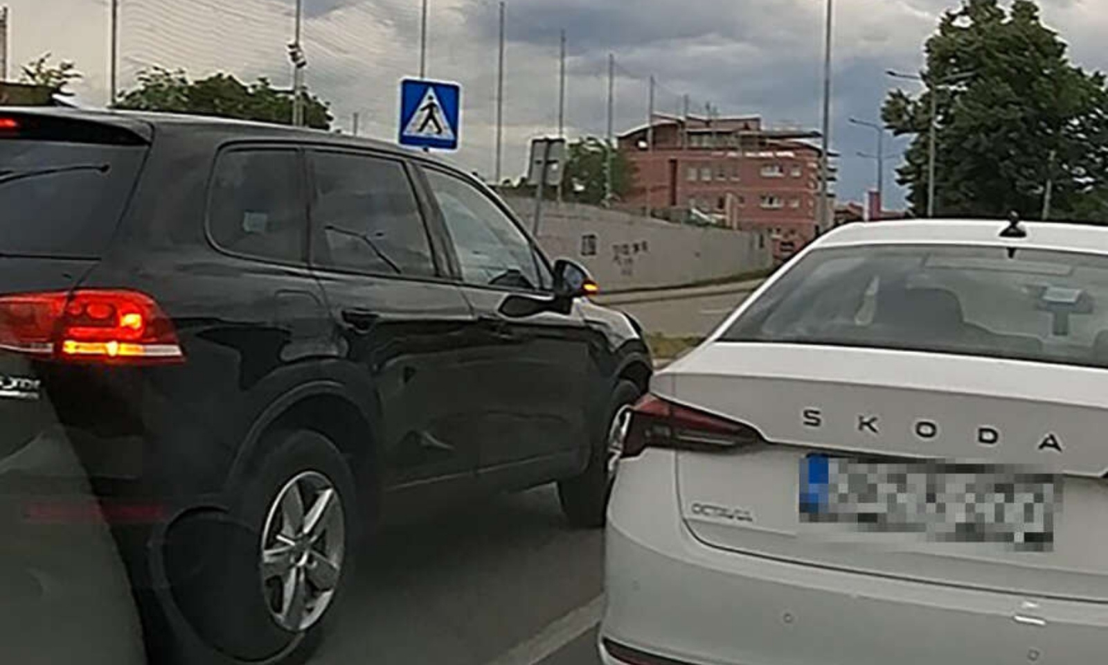 Policajci pričali nasred raskrsnice: U Banjaluci nastala kilometarska kolona FOTO
