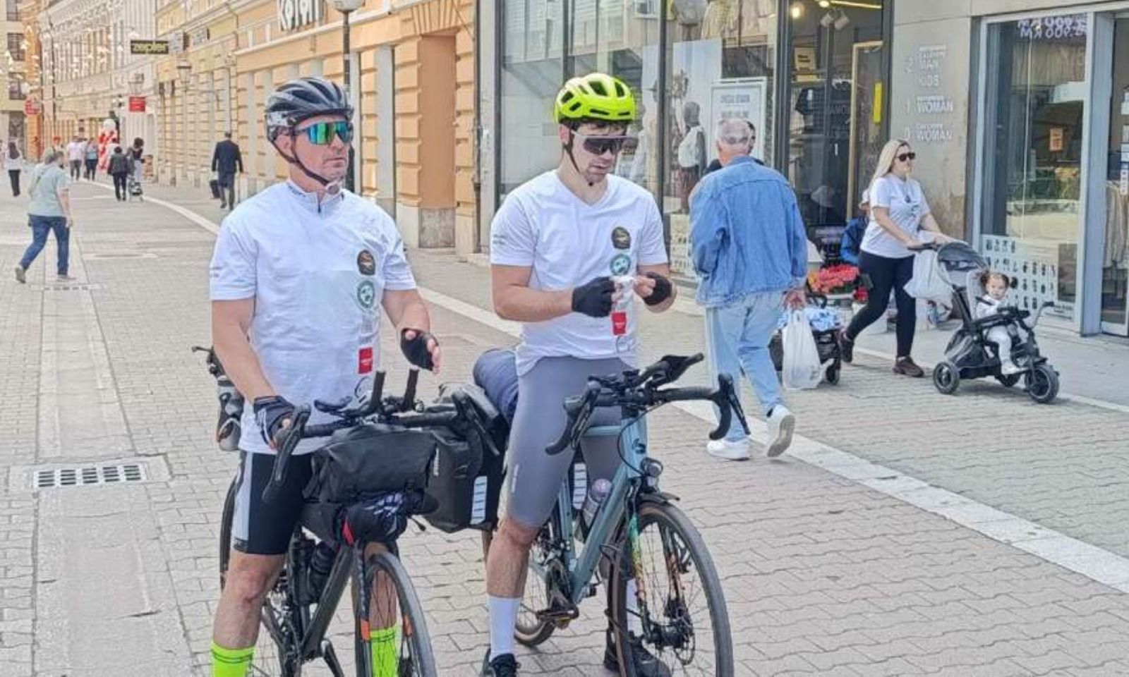 Dvojica Banjalučana krenula biciklima do Krfa: Humanitarna misija za prijatelja