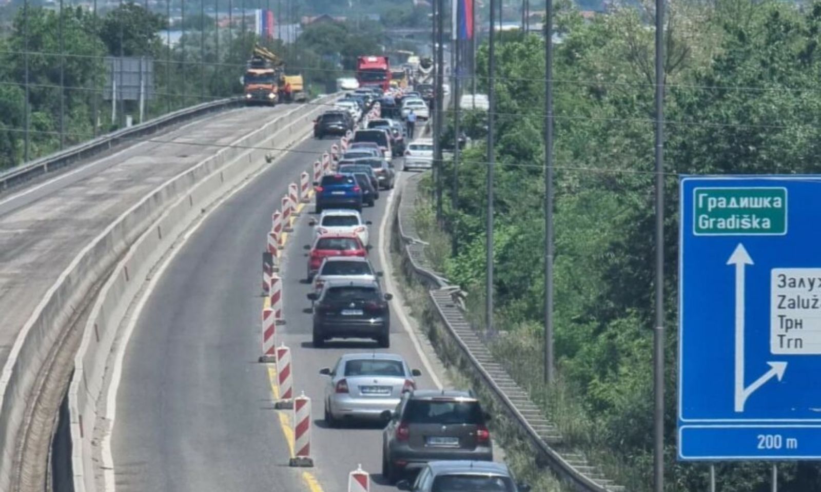 Velike gužve na brzoj cesti Banjaluka–Laktaši: Saobraćaj usporen nakon udesa
