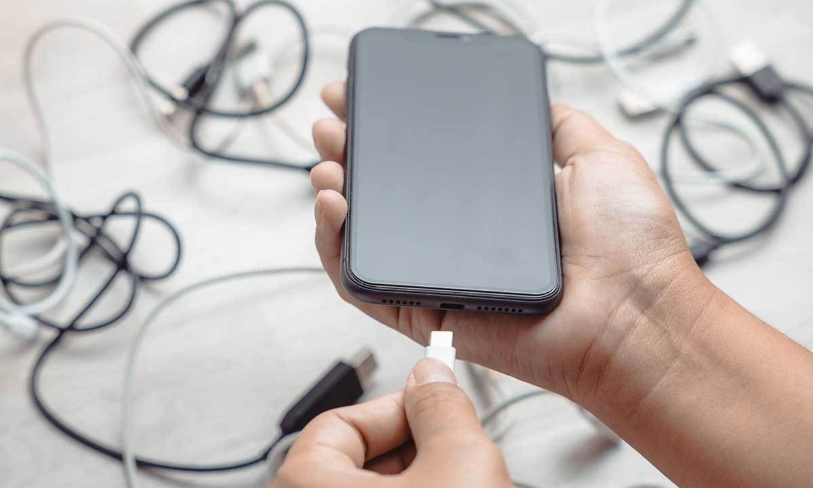 Bežično punjenje telefona u autu krije problem: Baterija može brže propadati