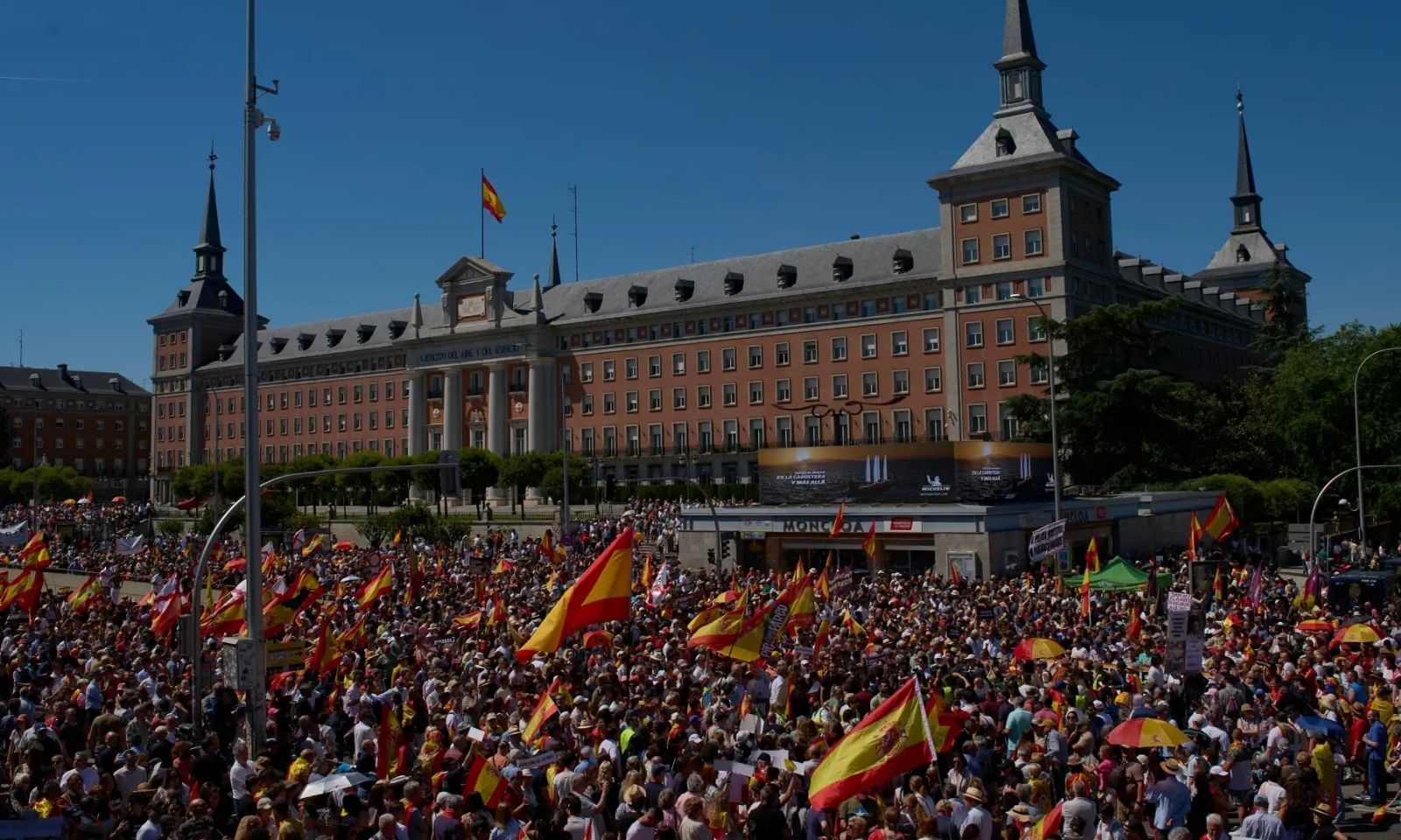 Desetine hiljada ljudi protestovalo u Madridu: Traže ostavku premijera Sančeza