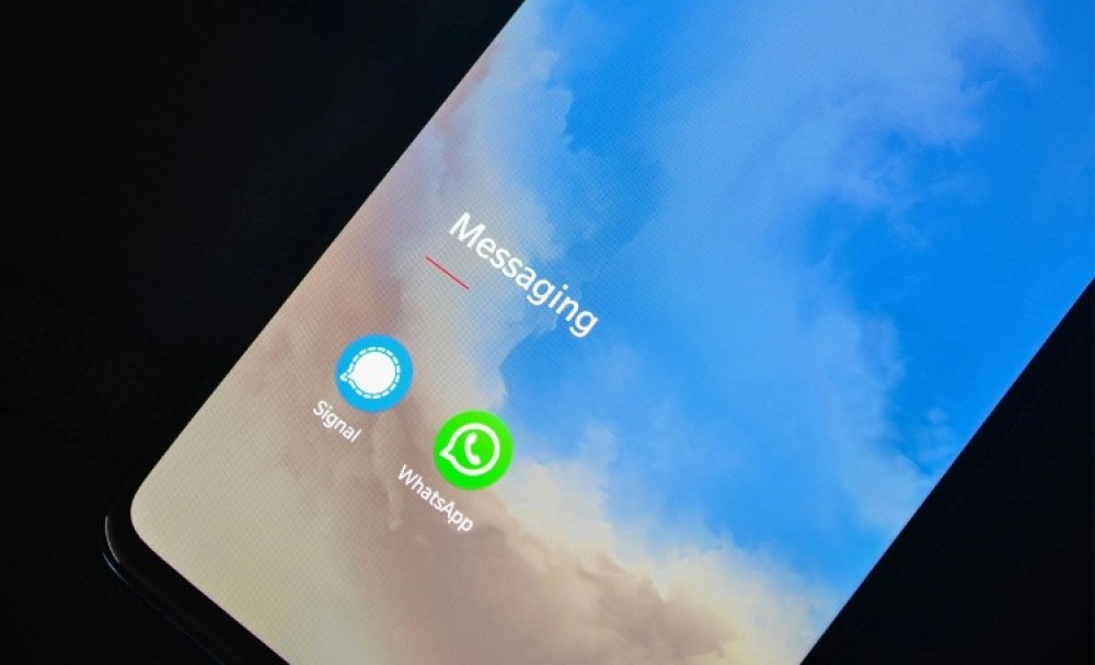 WhatsApp sprema veliki redizajn: “Tečno staklo” uskoro stiže korisnicima