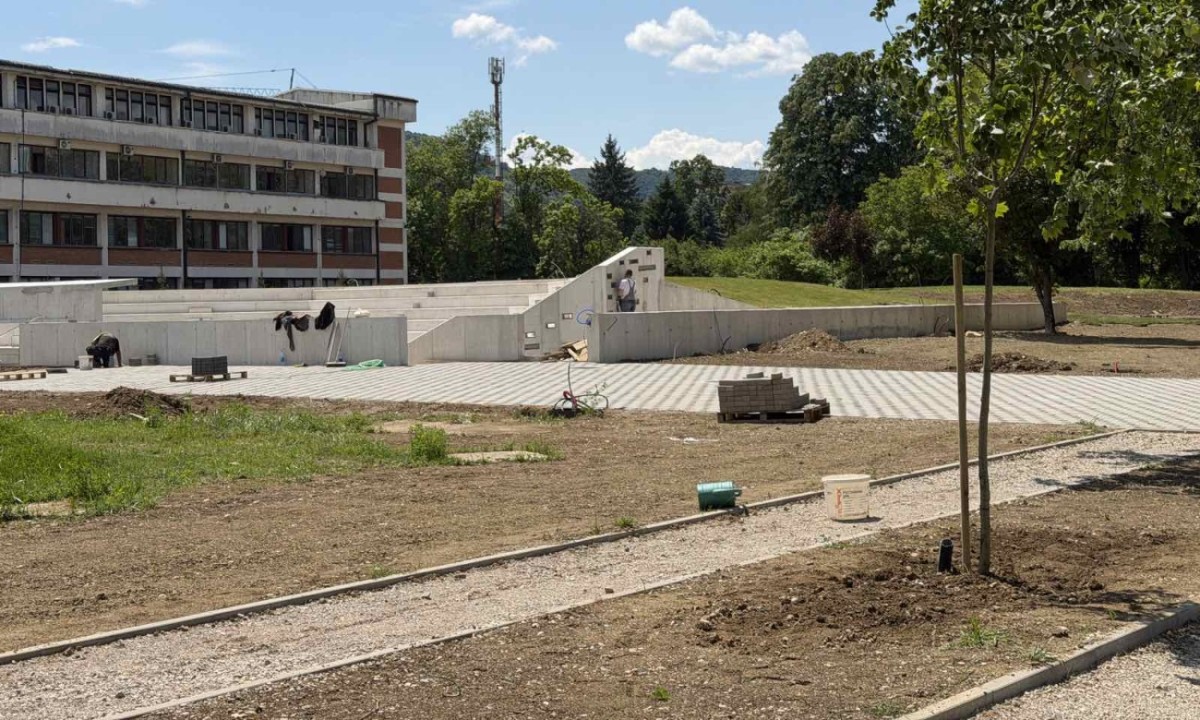 Ovako će izgledati novi amfiteatar: Završni radovi kod Pravnog fakulteta FOTO