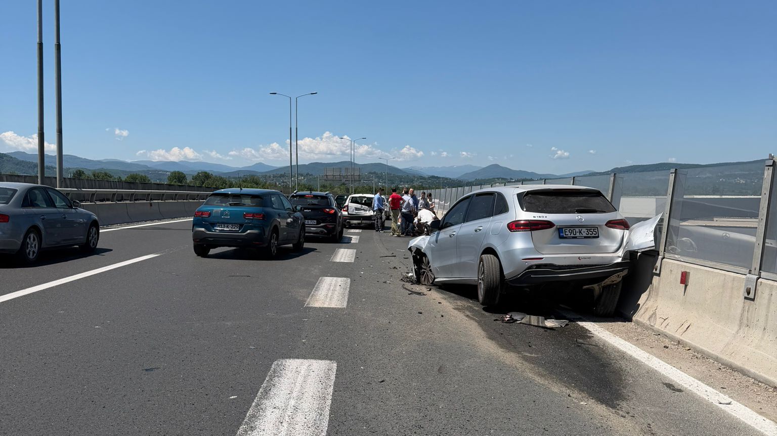 Teška saobraćajka na autoputu: Povrijeđeno više osoba