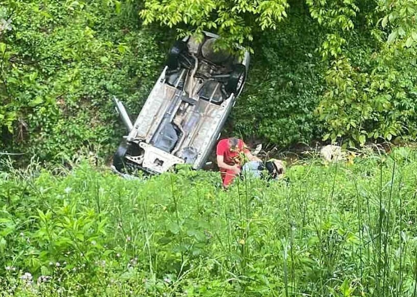 Vozilo sletjelo s puta i prevrnulo se: Povrijeđene dvije žene
