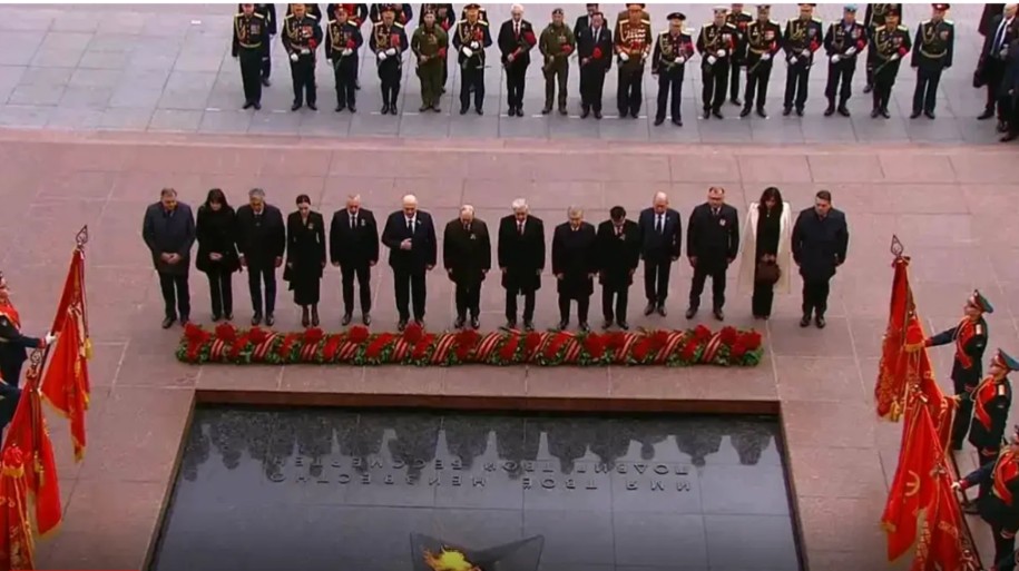 Završena Parada pobjede: Delegacija Srpske položila cvijeće na Grob neznanog junaka VIDEO