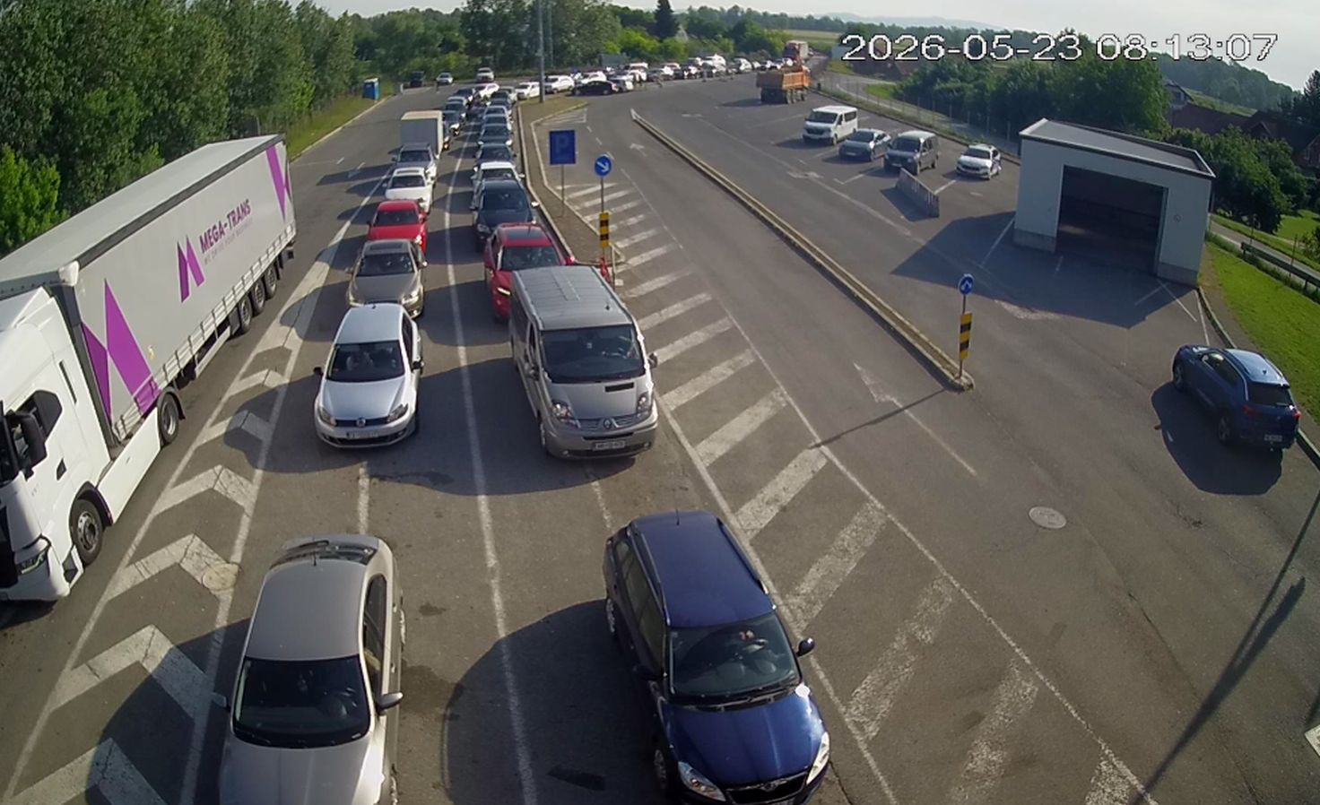 Saobraćaj bez većih zastoja, ali gužve na pojedinim graničnim prelazima