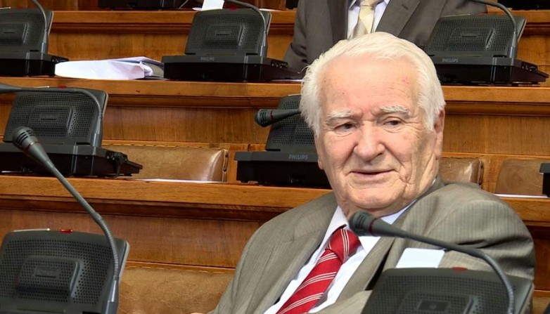 U 96. godini: Preminuo Dragoljub Mićunović