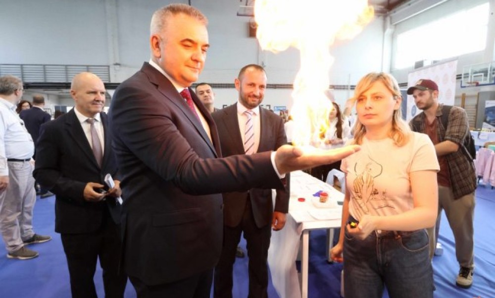 Festival nauke u Banjaluci! Minića na vratima dočekao robot: “Budućnost je stigla” VIDEO, FOTO