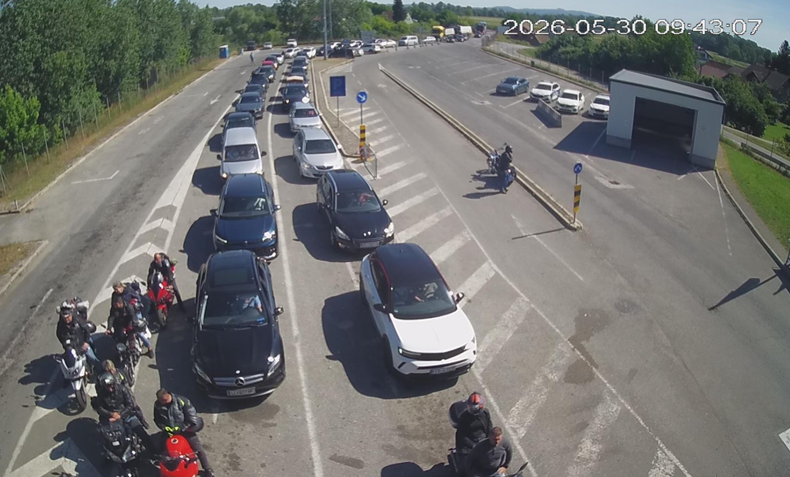 AMS RS upozorava: Pojačan saobraćaj na tri granična prelaza